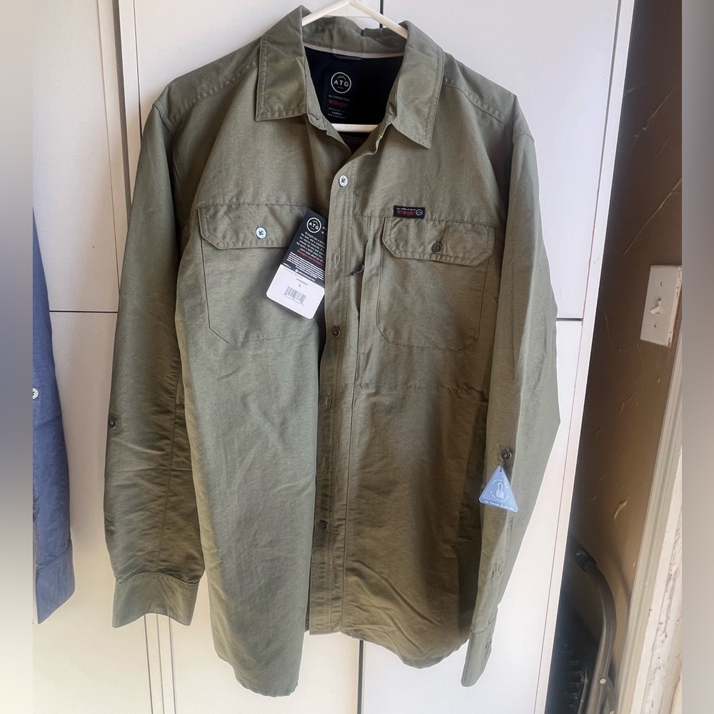MENS WRANGLER ATG LONG SLEEVE SHIRT. SIZE LARGE NEW WITH TAGS (Green)